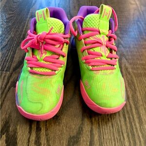 Puma MELO Kids size 4 basketball shoes